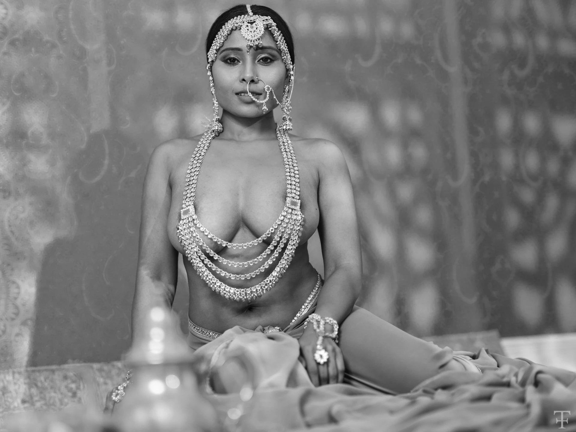 Desi model posing topless wearing jewels and hiding her big boobs with a large chain