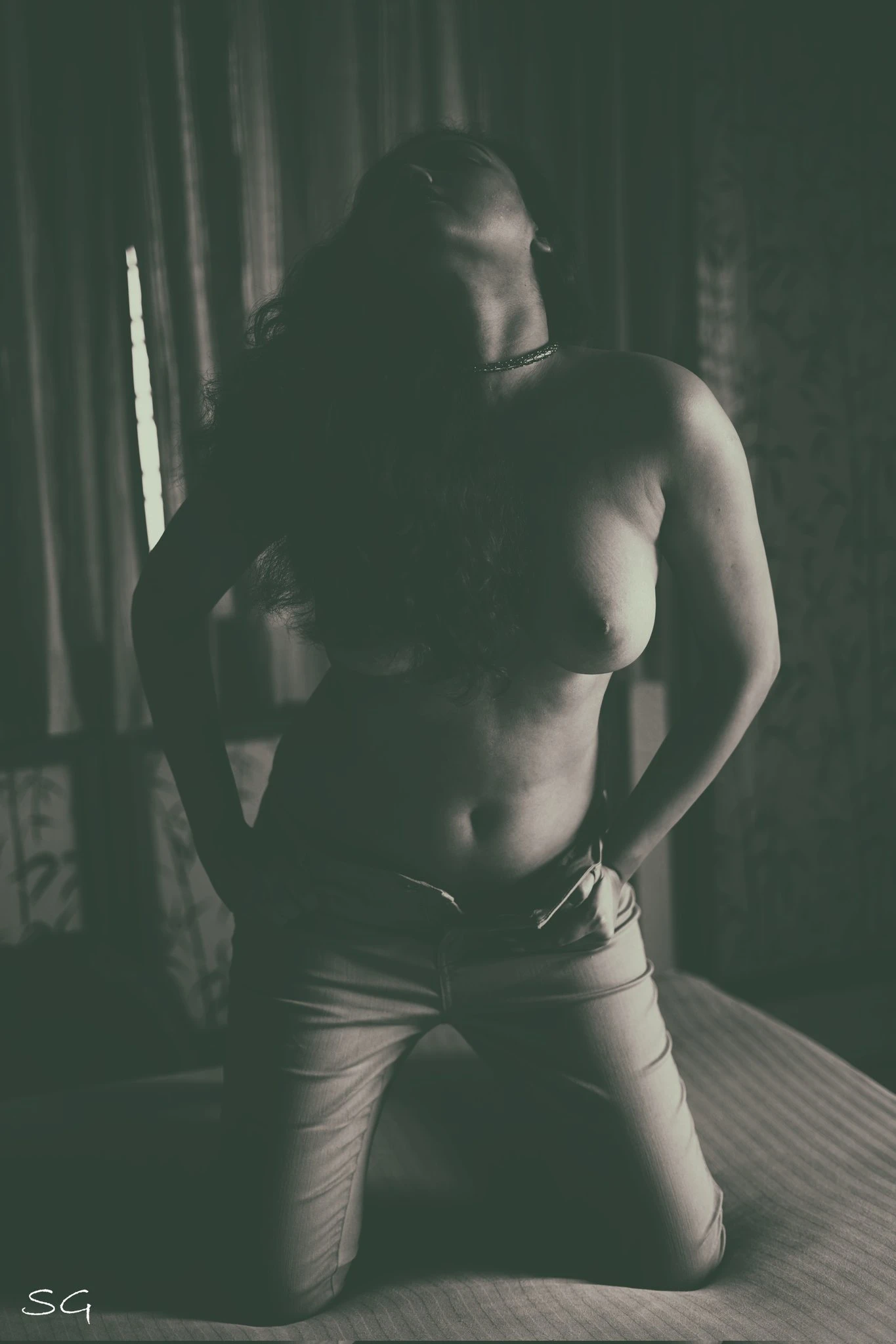 Topless Desi MILF mesmerizes with her big boobs while posing in a denim pants while kneeling down with her head thrown back