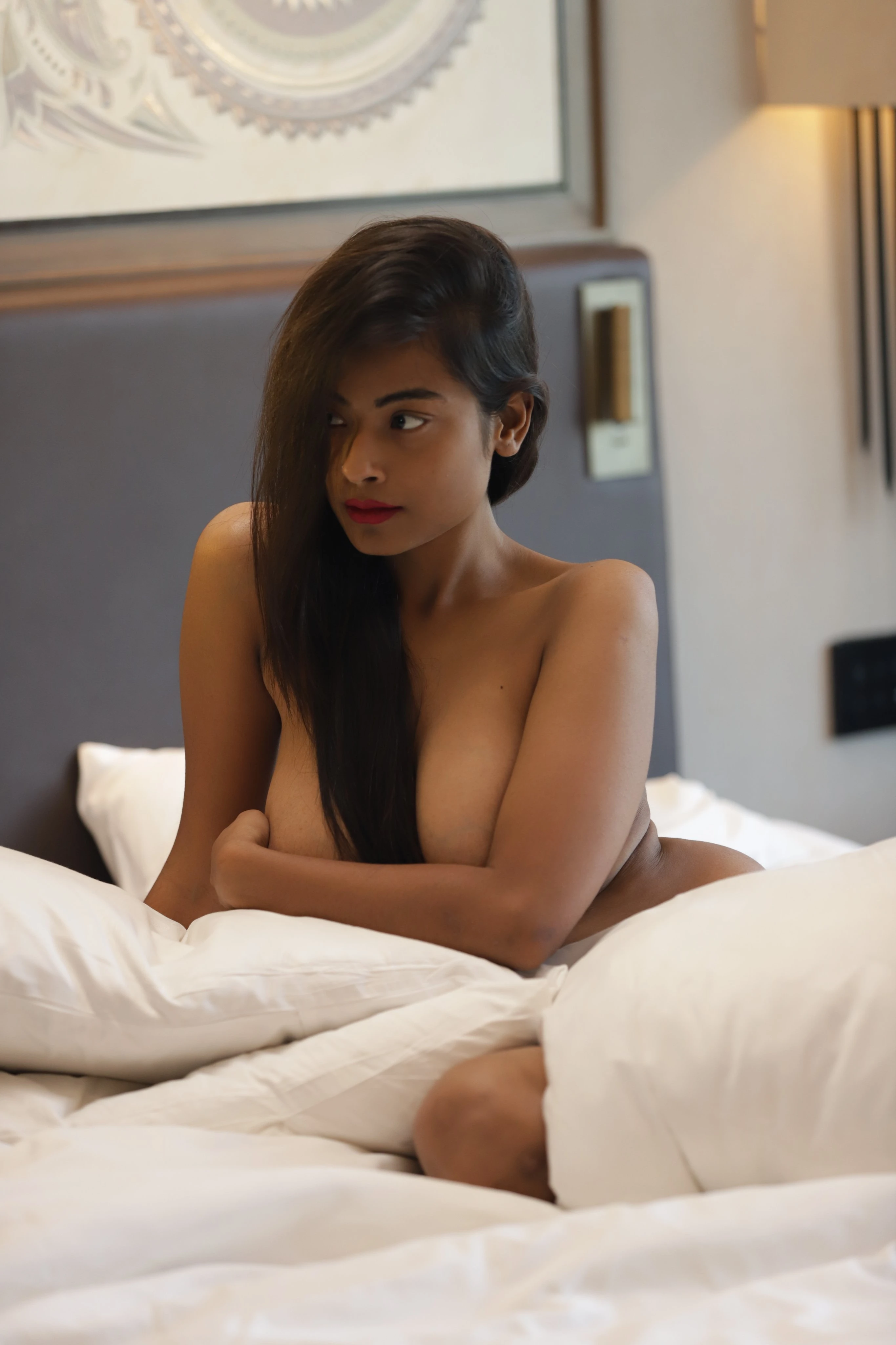 Desi model shows her nude body and hides her big bosoms her arms and poses on bed