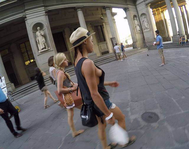 candid_street_fashion_that_should_never_be_allowed_640_36